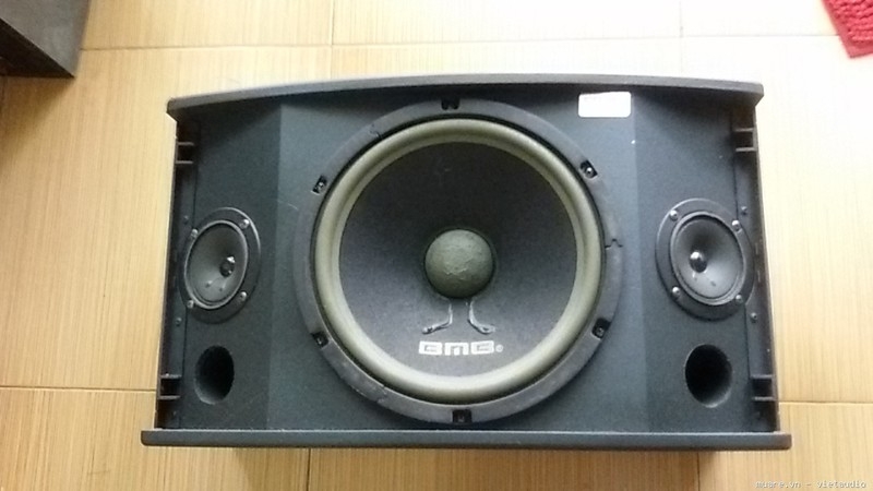 Loa-bai-hat-karaoke-co-nen-mua-khong